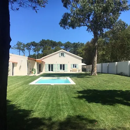 Pine Wood Charm House * Ericeira